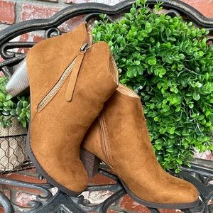 JustFab Analia Ankle Bootie; Chestnut Brown Faux Lthr W/Double Zippers; Sz 9M